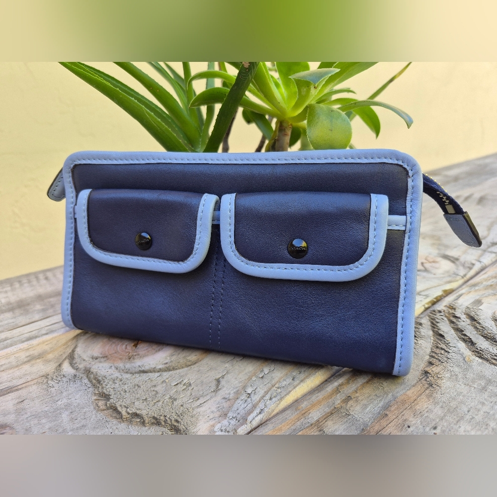 Coach  Rare Vintage Legacy Archive Zippy Wallet